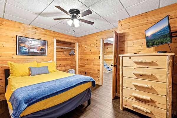 Queen Bedroom 4
