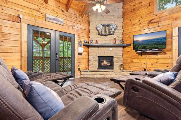 Gas Fireplace (Oct-April)
