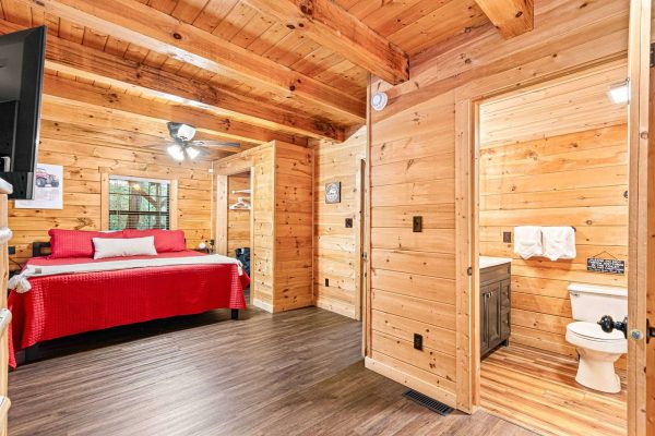 Main Level Master Bed & Bath (8)